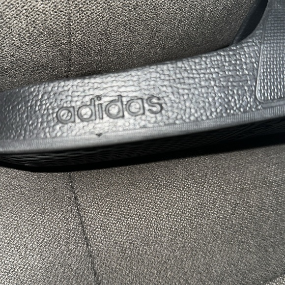 Adidas Black and White Slide Sandals Size 6Y - Picture 4 of 4